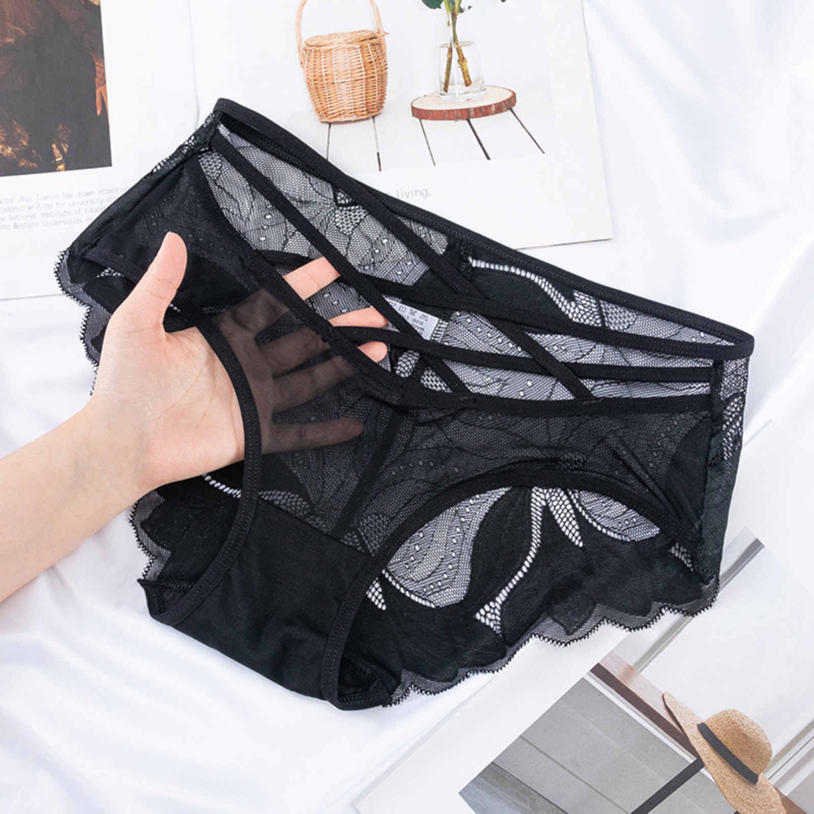 thumbnail image 3 of Braguitas sexy de encaje negro de cintura alta para mujer - Braguitas de talla grande - Poliéster/spandex - Cobertura total - M-XL, 3 of 4